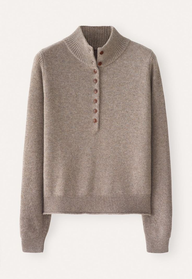 Acht-Knopf-Pullover